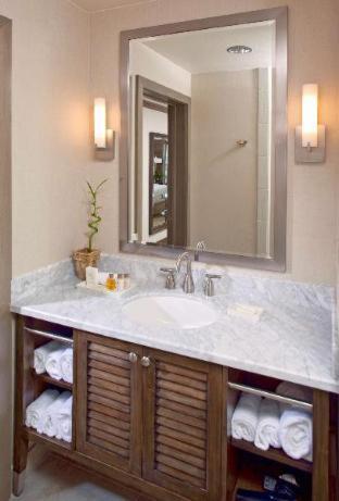 Queen Room with Two Queen Beds with Water View